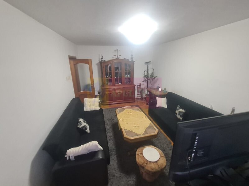 Apartament cu 3 camere de vanzare in Campina - Zona Cuza