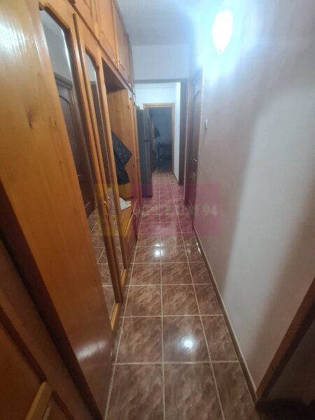 Apartament cu 3 camere de vanzare in Campina - Zona Cuza