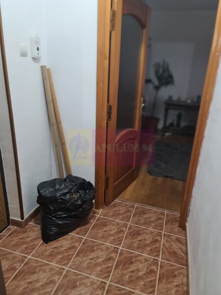 Apartament cu 3 camere de vanzare in Campina - Zona Cuza
