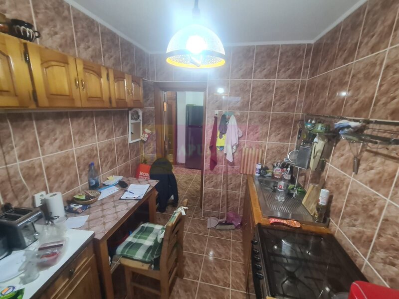 Apartament cu 3 camere de vanzare in Campina - Zona Cuza