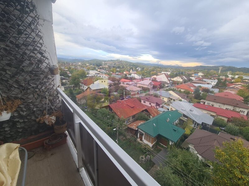 Apartament cu 3 camere de vanzare in Campina - Zona Cuza