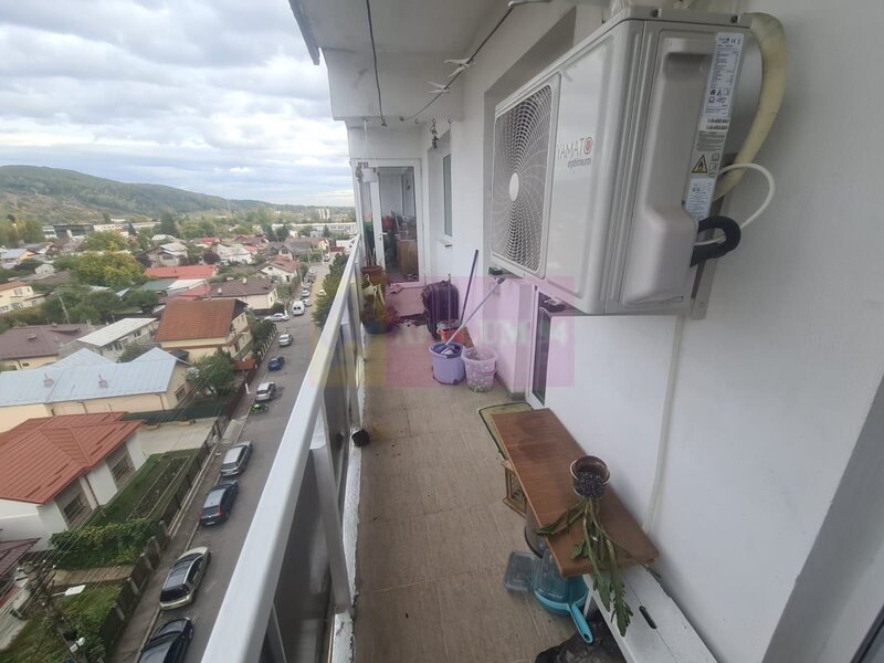 Apartament cu 3 camere de vanzare in Campina - Zona Cuza