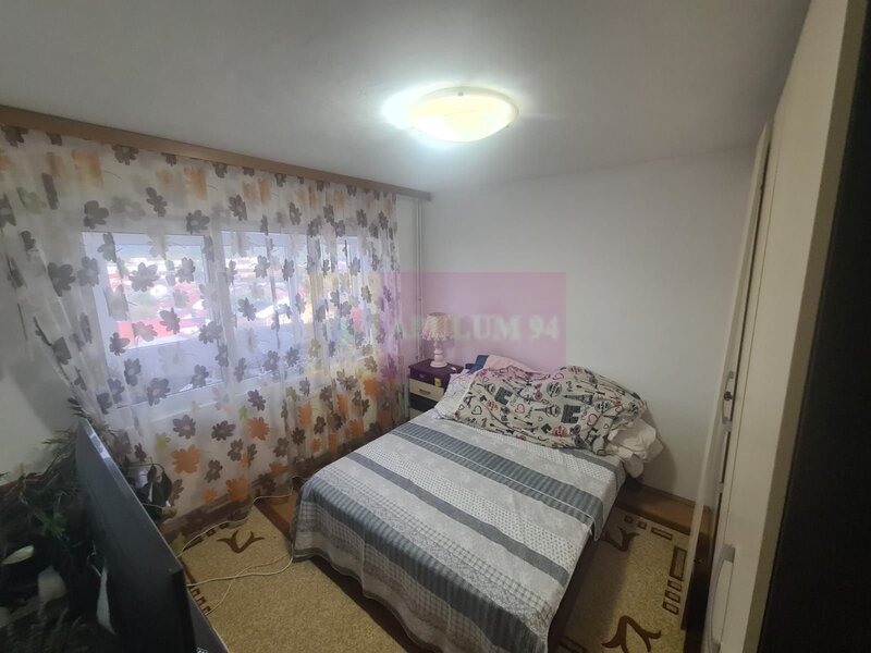 Apartament cu 3 camere de vanzare in Campina - Zona Cuza